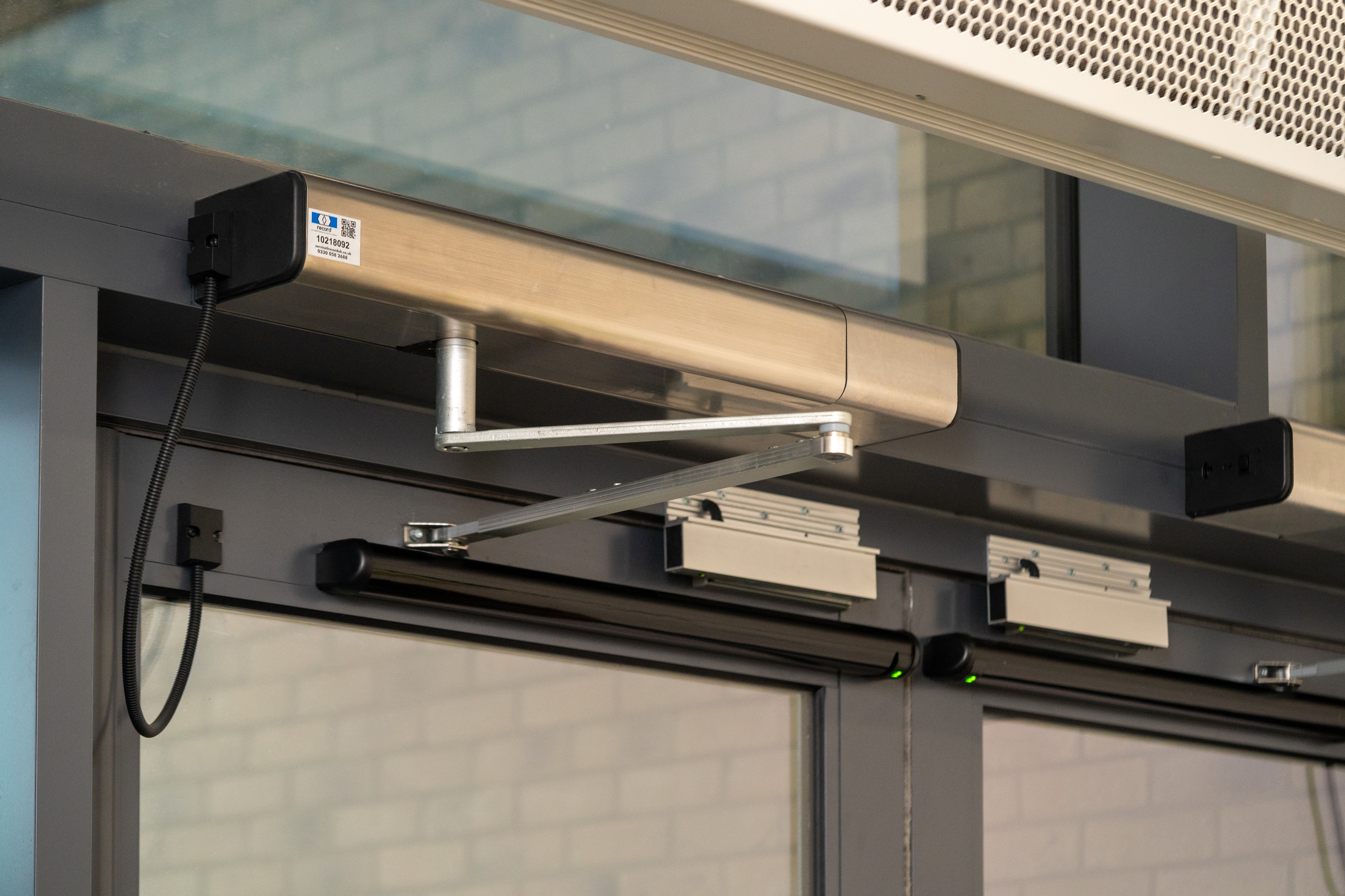 Record RC SWING – safety sensor for swing doors